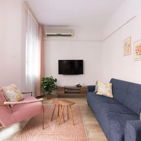 Soft Modern Inspiring Flat In The Center Of Moda Διαμέρισμα