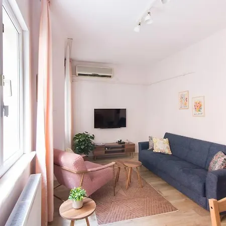 Soft Modern Inspiring Flat In The Center Of Moda