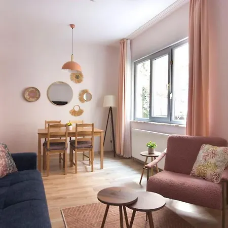 Soft Modern Inspiring Flat In The Center Of Moda